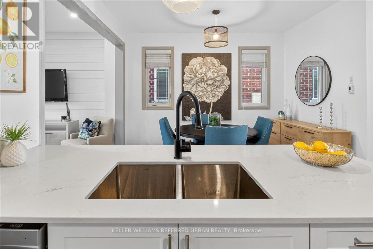 431 Rita's Avenue, Newmarket, Ontario  L3X 2N1 - Photo 16 - N12718398