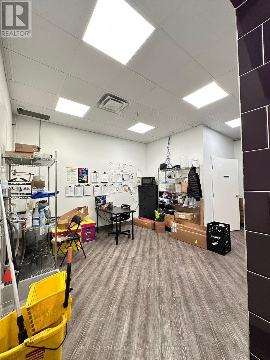 7a - 16640 Yonge Street, Newmarket, Ontario  L3X 2N8 - Photo 10 - N12718452