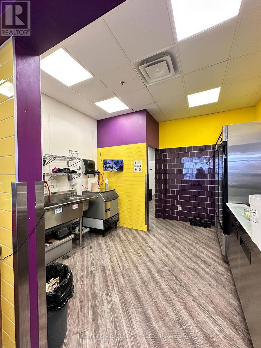 7a - 16640 Yonge Street, Newmarket, Ontario  L3X 2N8 - Photo 7 - N12718452