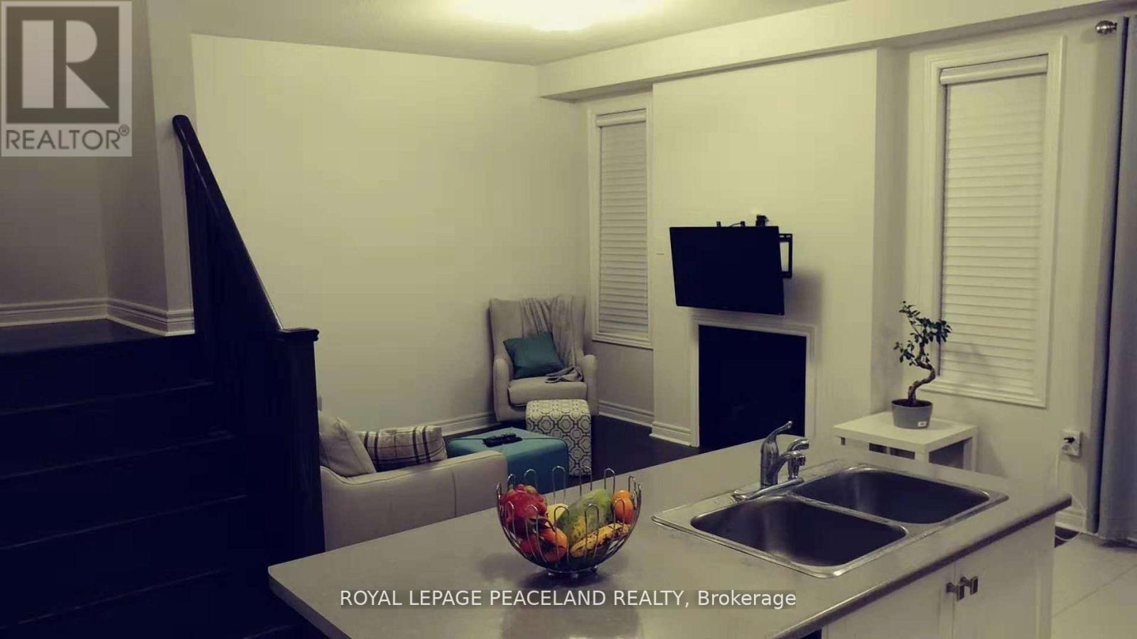 46 Jake Smith Way, Whitchurch-Stouffville, Ontario  L4A 4P8 - Photo 3 - N12718494