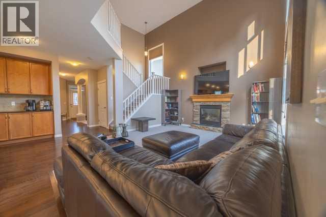 28 Crestmont Way Sw, Calgary, Alberta  T3B 5Z6 - Photo 10 - A2257342