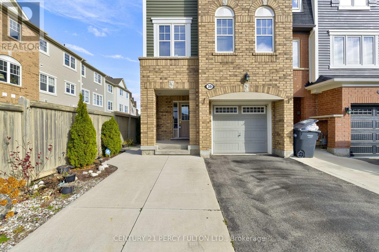 39 Vanhorne Close, Brampton, Ontario  L7A 0X8 - Photo 6 - W12718422