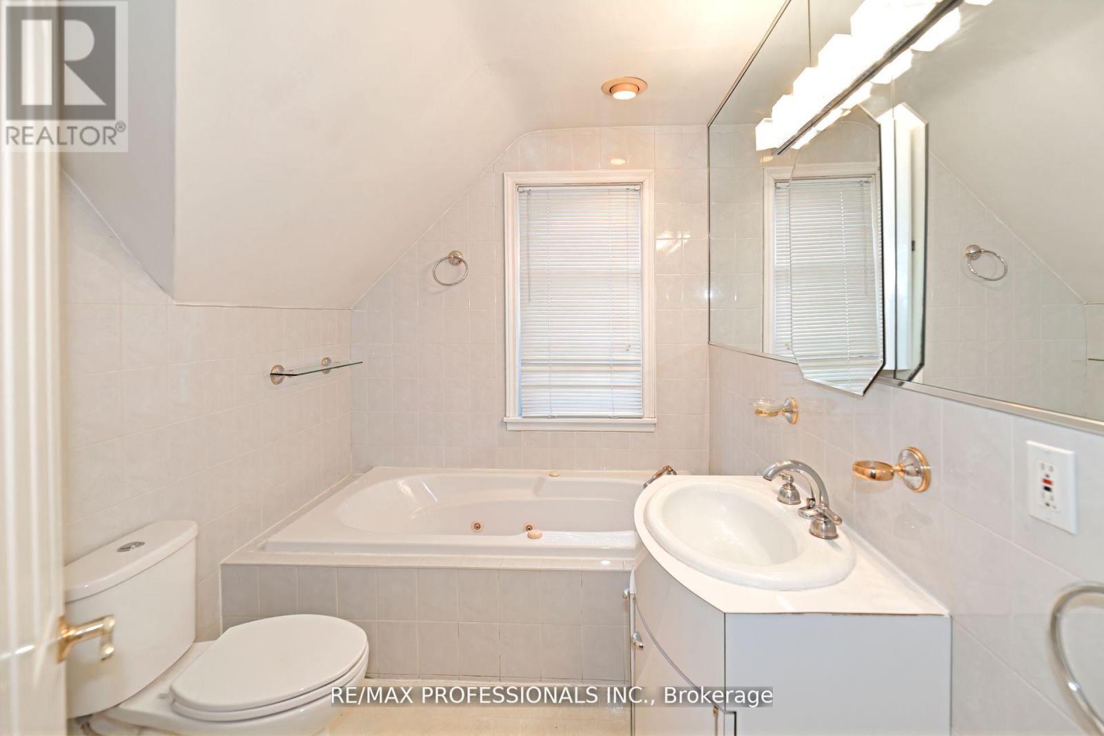 1161 Royal York Road, Toronto, Ontario  M9A 4B2 - Photo 18 - W12718510