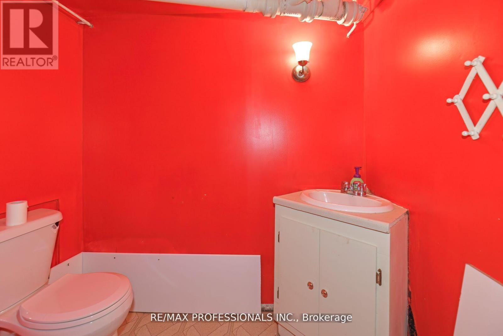 1161 Royal York Road, Toronto, Ontario  M9A 4B2 - Photo 20 - W12718510