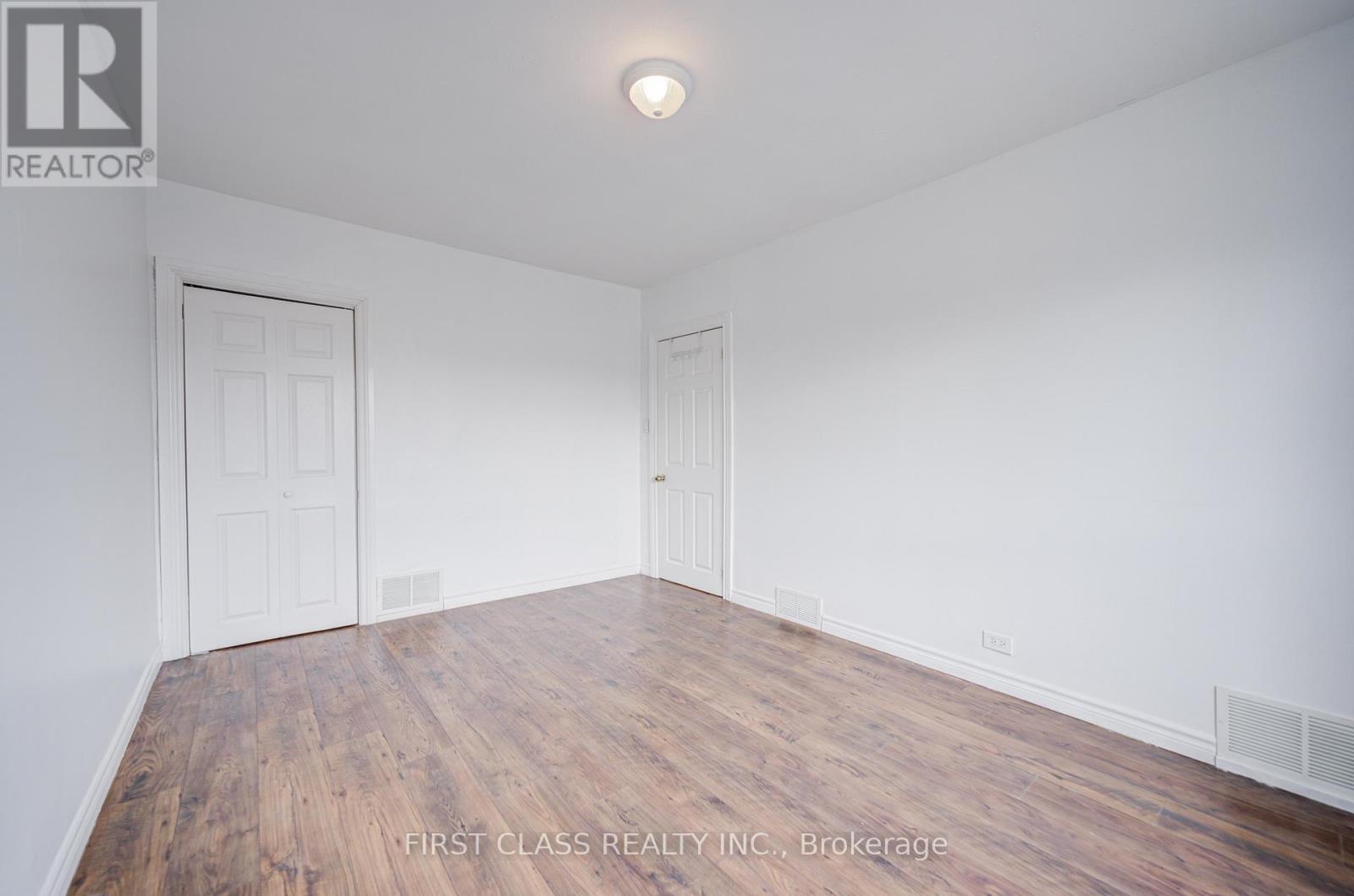 11 Greenaway Avenue, Hamilton, Ontario  L8L 6C3 - Photo 11 - X12718432