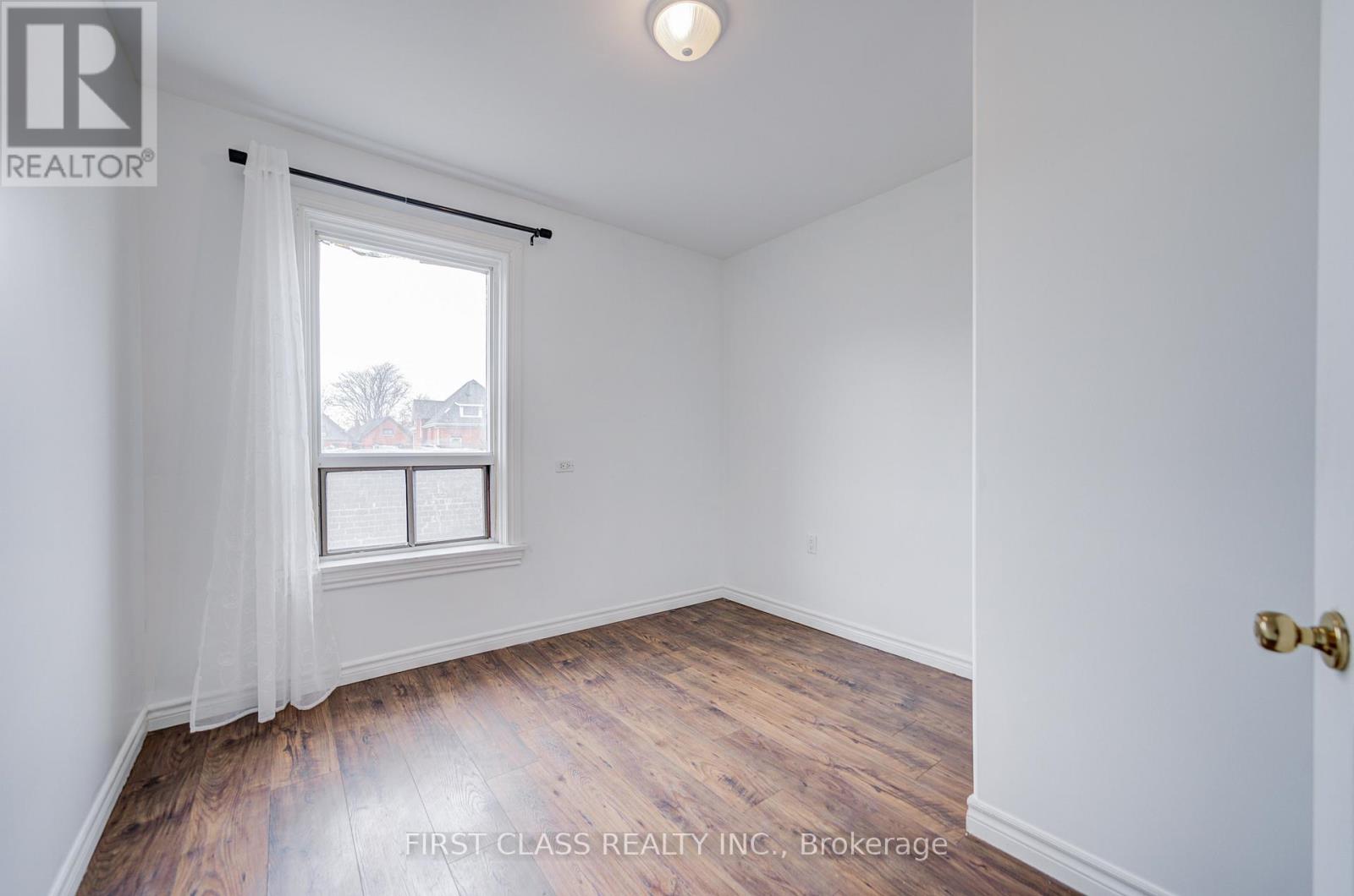 11 Greenaway Avenue, Hamilton, Ontario  L8L 6C3 - Photo 13 - X12718432