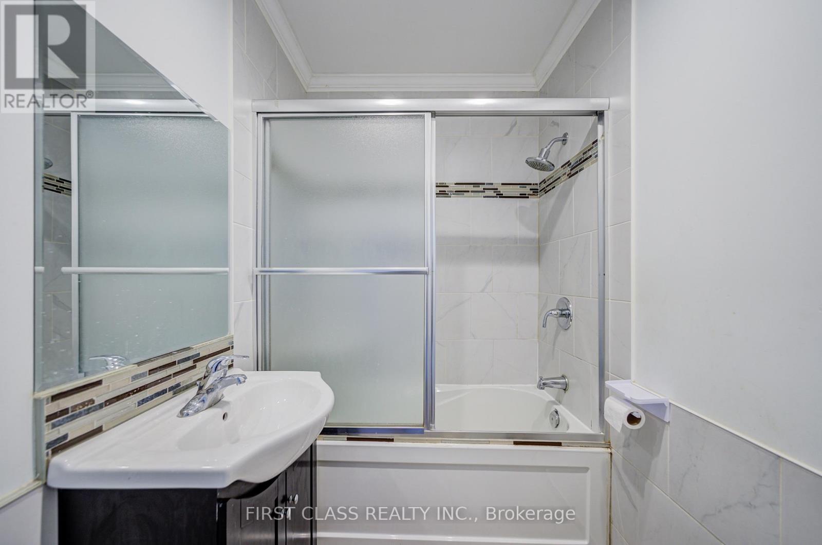 11 Greenaway Avenue, Hamilton, Ontario  L8L 6C3 - Photo 15 - X12718432