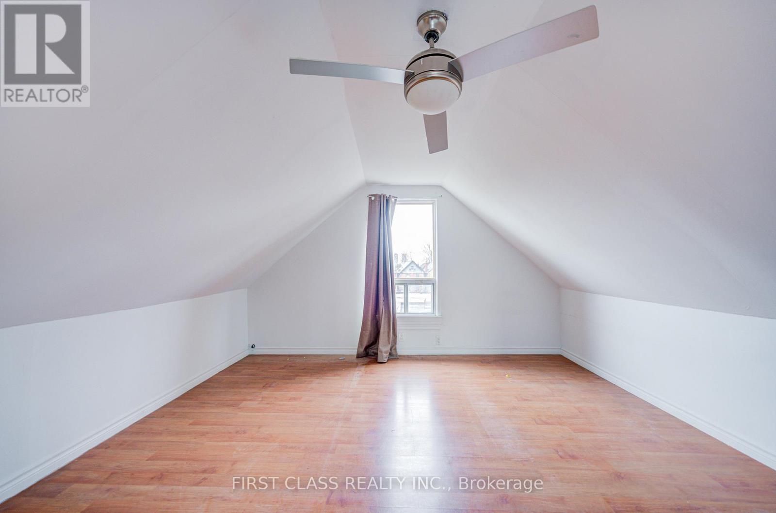 11 Greenaway Avenue, Hamilton, Ontario  L8L 6C3 - Photo 17 - X12718432