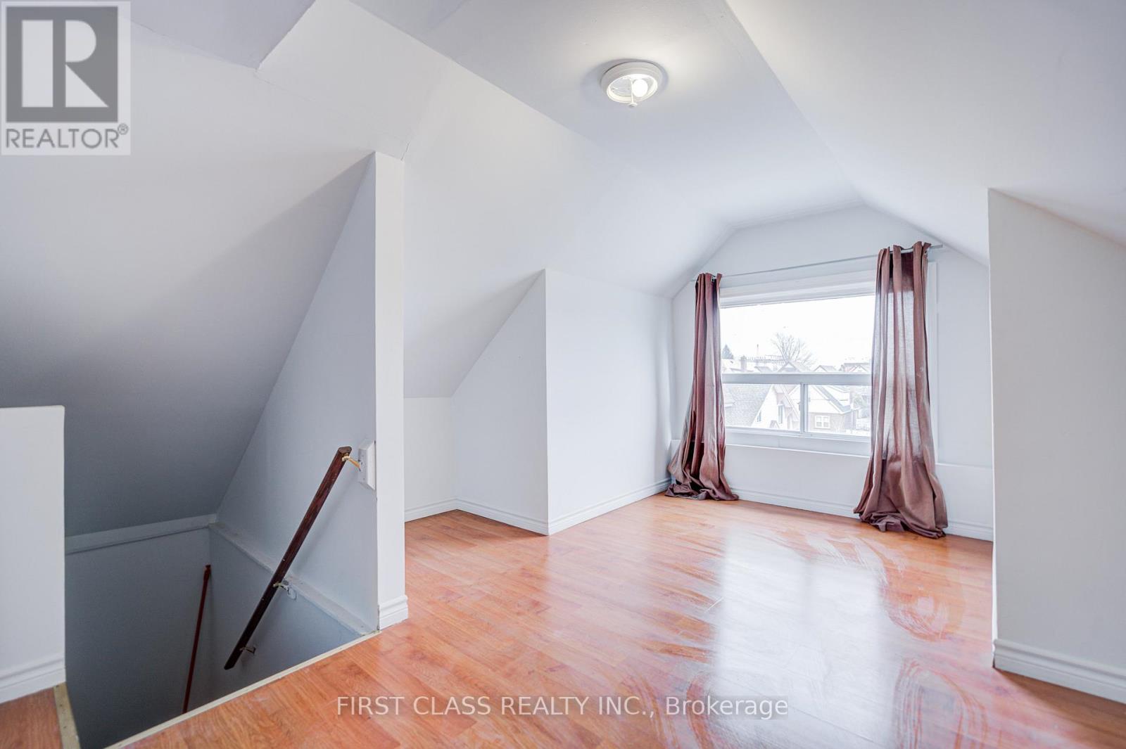 11 Greenaway Avenue, Hamilton, Ontario  L8L 6C3 - Photo 31 - X12718432