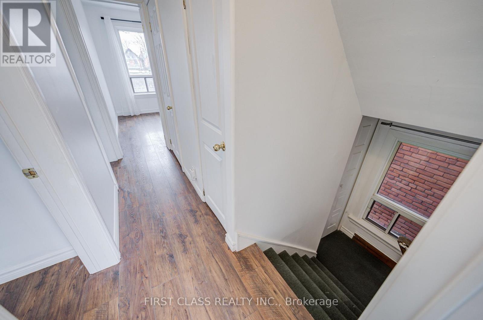 11 Greenaway Avenue, Hamilton, Ontario  L8L 6C3 - Photo 7 - X12718432