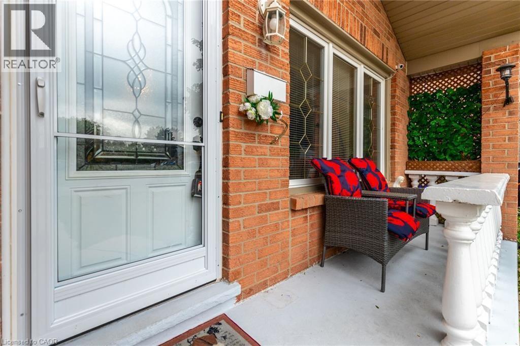 5 Twinoaks Crescent, Stoney Creek, Ontario  L8J 2E6 - Photo 4 - 40800189