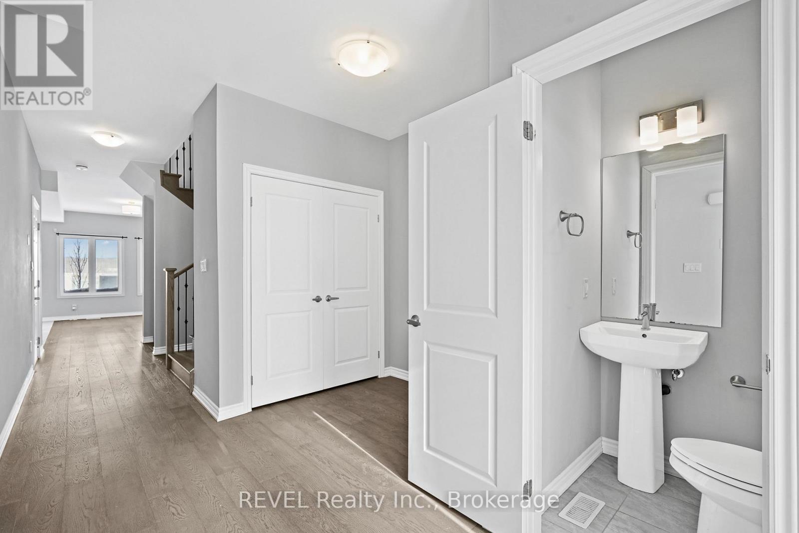 87 Renfrew Trail, Welland (N. Welland), Ontario L3C 0K2 - Photo 3 - X12718664