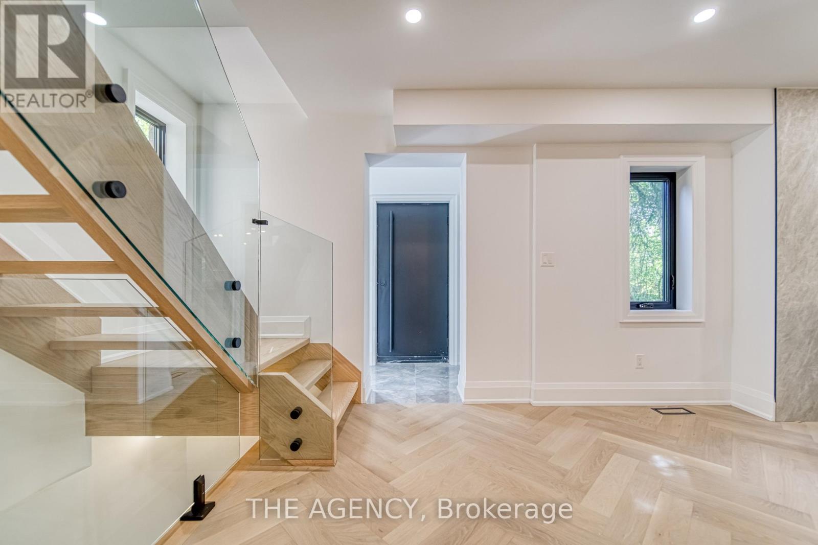 16 Duncannon Drive, Toronto, Ontario  M5P 2M1 - Photo 3 - C12718536