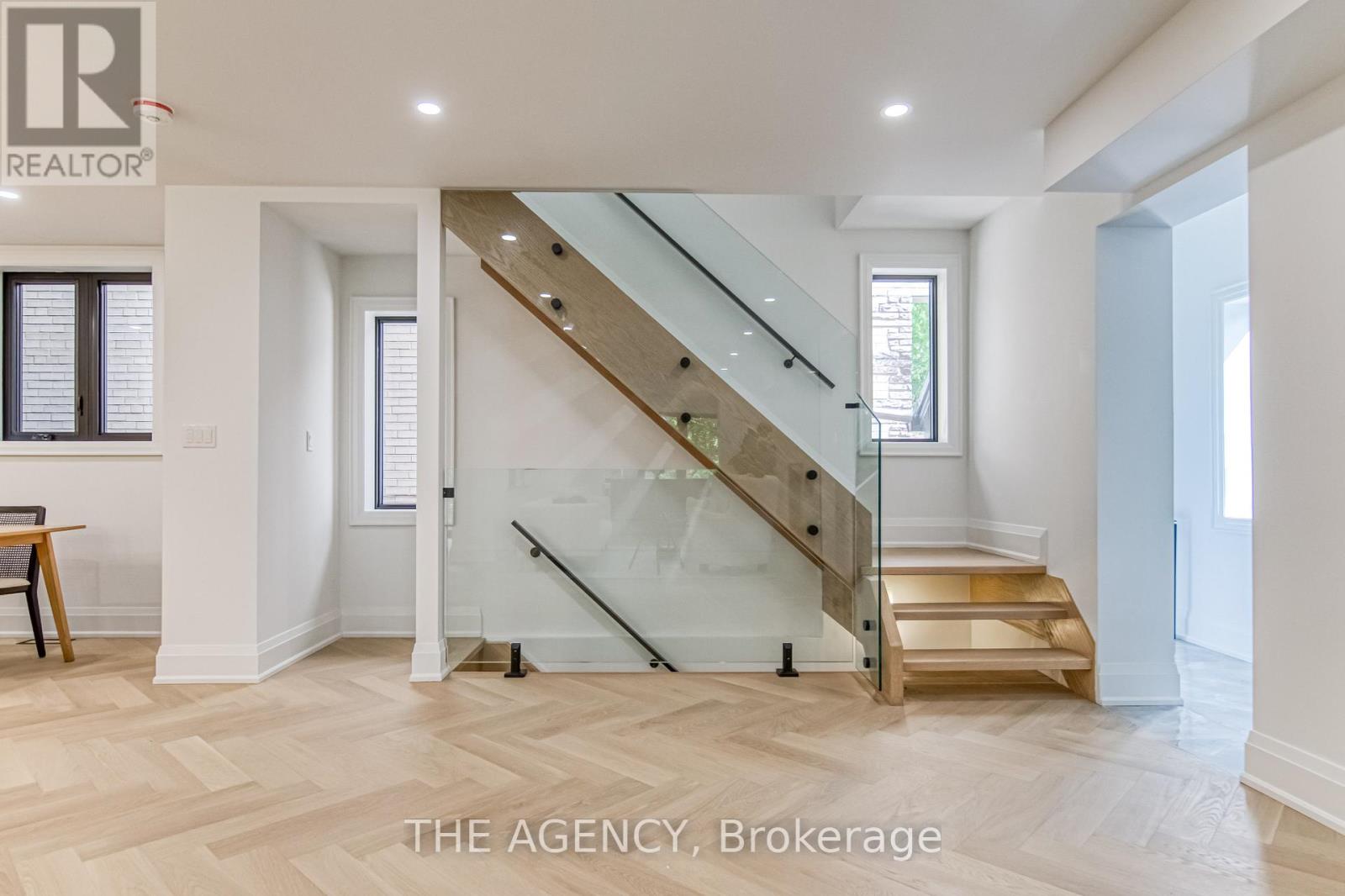 16 Duncannon Drive, Toronto, Ontario  M5P 2M1 - Photo 4 - C12718536