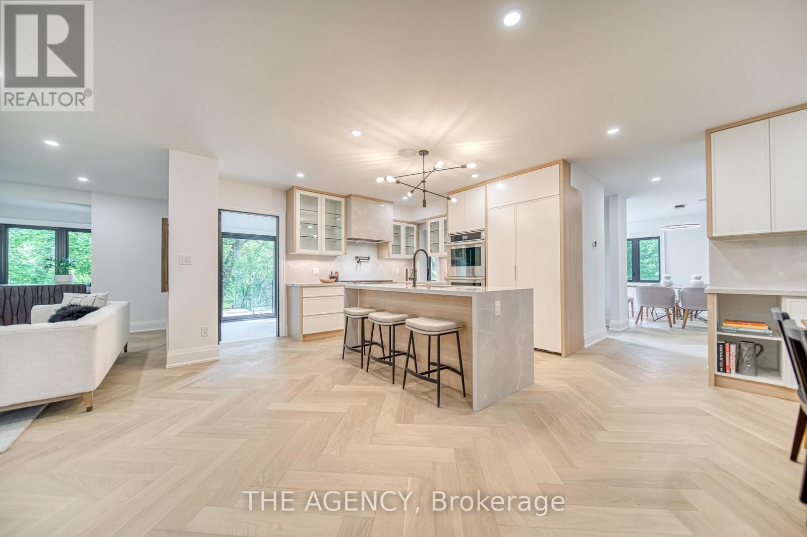 16 Duncannon Drive, Toronto, Ontario  M5P 2M1 - Photo 8 - C12718536