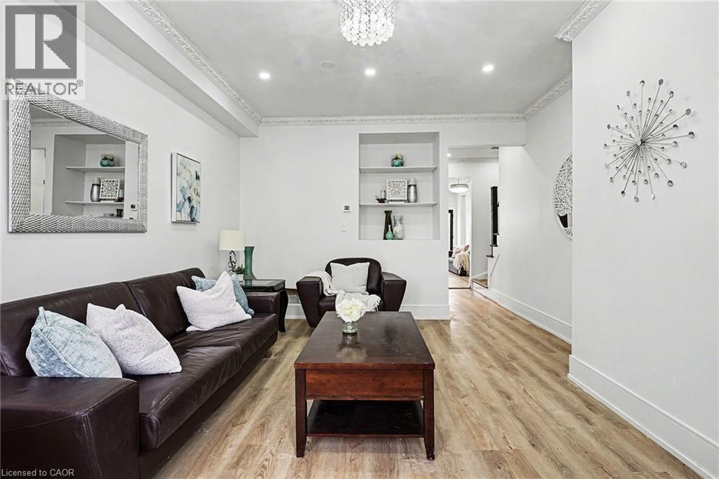 16 Leitch Avenue, North York, Ontario  M3J 3P2 - Photo 4 - 40800072