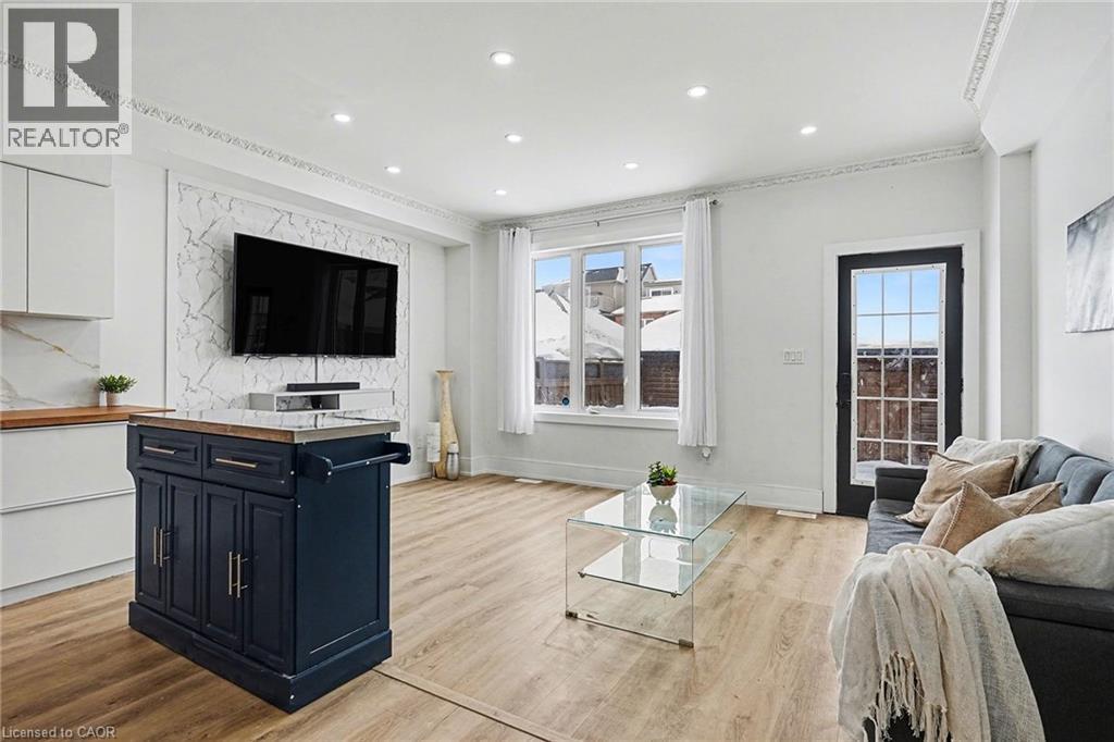 16 Leitch Avenue, North York, Ontario  M3J 3P2 - Photo 6 - 40800072