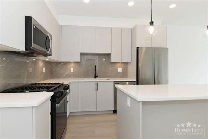 3528 146a Street, Surrey, British Columbia  V4P 1B2 - Photo 1 - R3082004