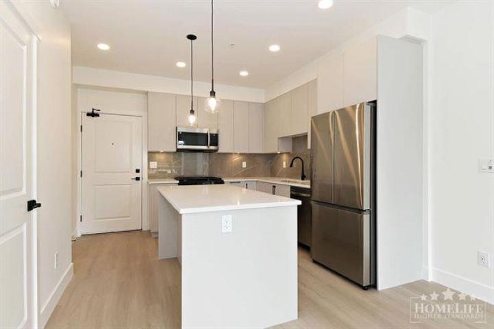 3528 146a Street, Surrey, British Columbia  V4P 1B2 - Photo 2 - R3082004