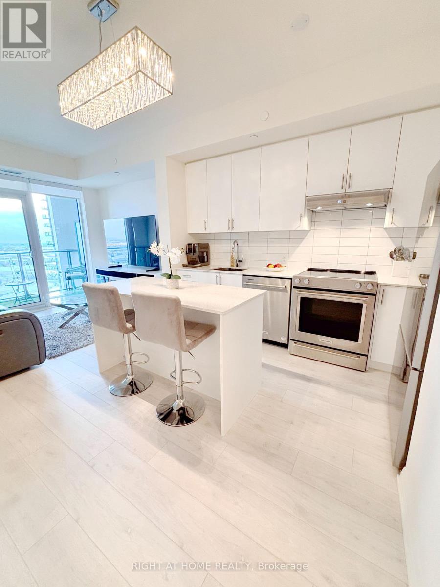 1704 - 9000 JANE STREET, Vaughan, Ontario