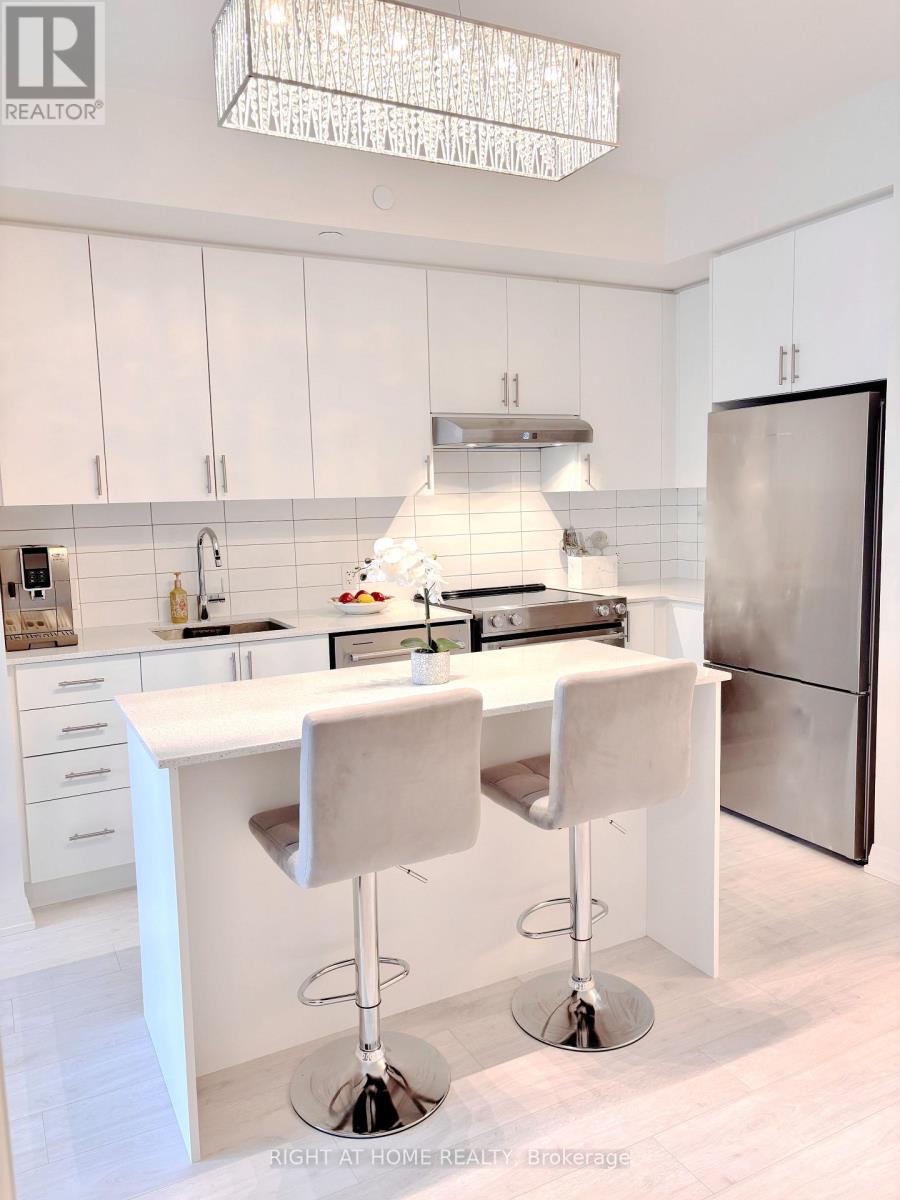 1704 - 9000 Jane Street, Vaughan, Ontario  L4K 0M6 - Photo 2 - N12718514