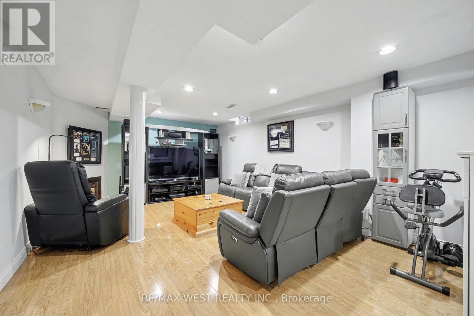 609 Four Winds Way, Mississauga, Ontario  L5R 3M4 - Photo 12 - W12718384