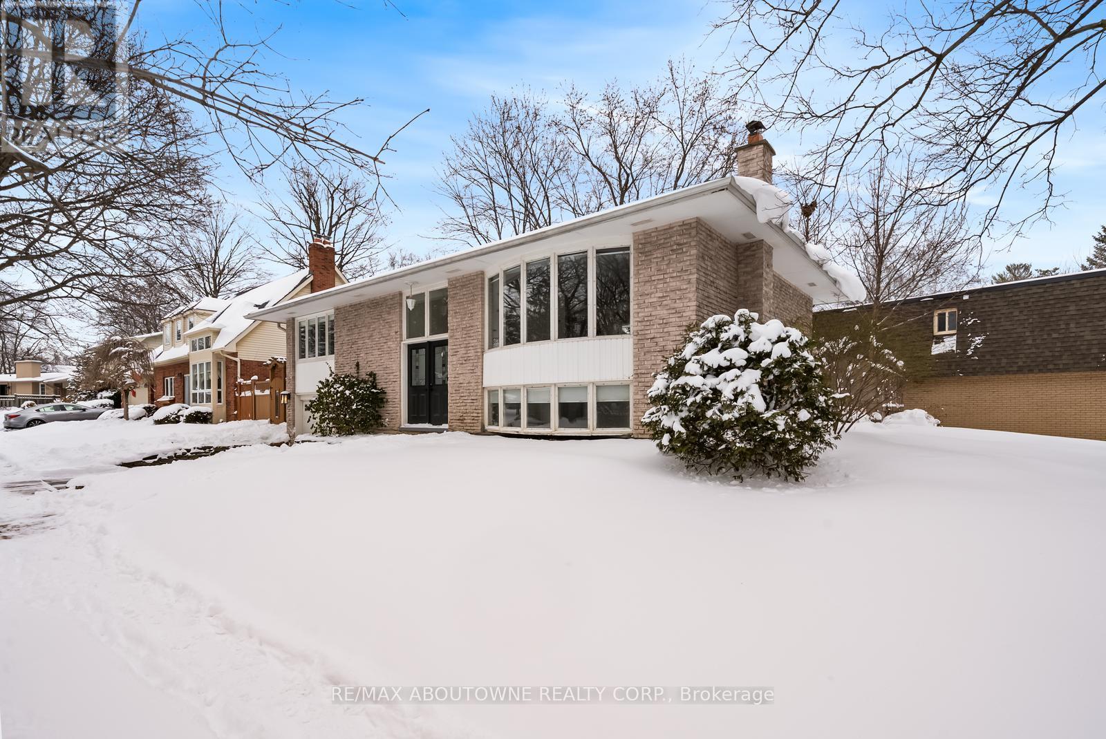 407 Canterbury Crescent, Oakville, Ontario  L6J 5K8 - Photo 2 - W12718466