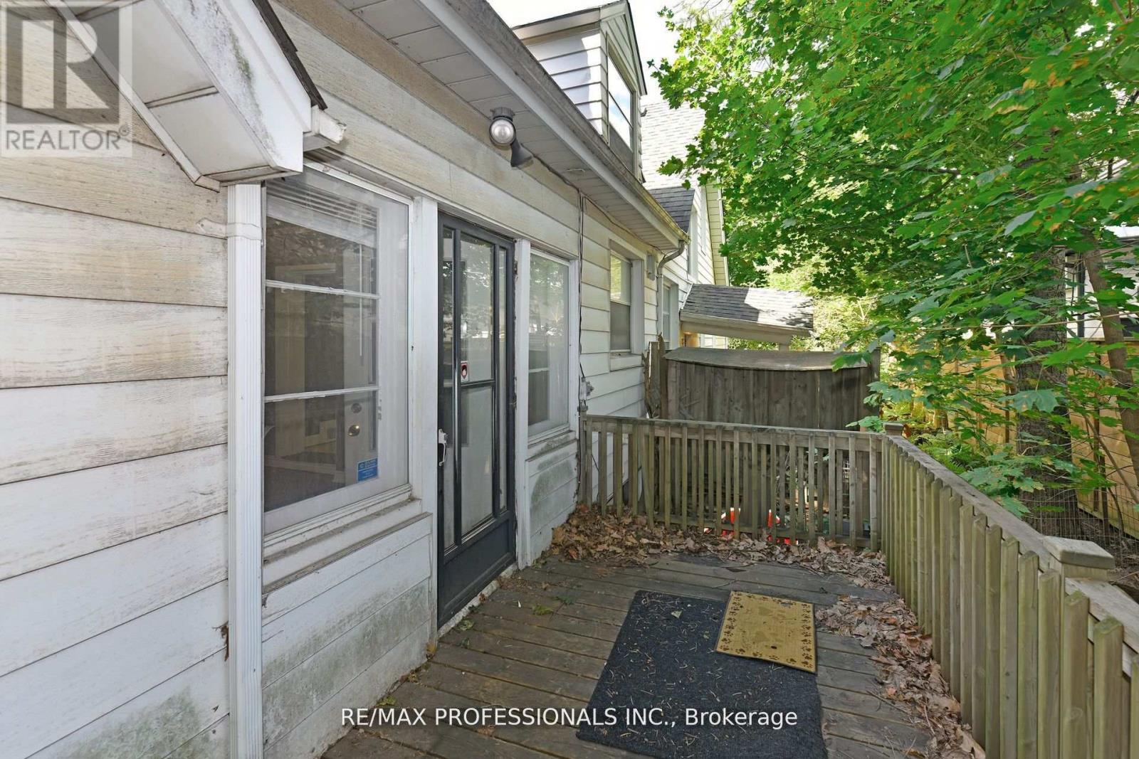 1161 Royal York Road, Toronto, Ontario  M9A 4B2 - Photo 22 - W12718522