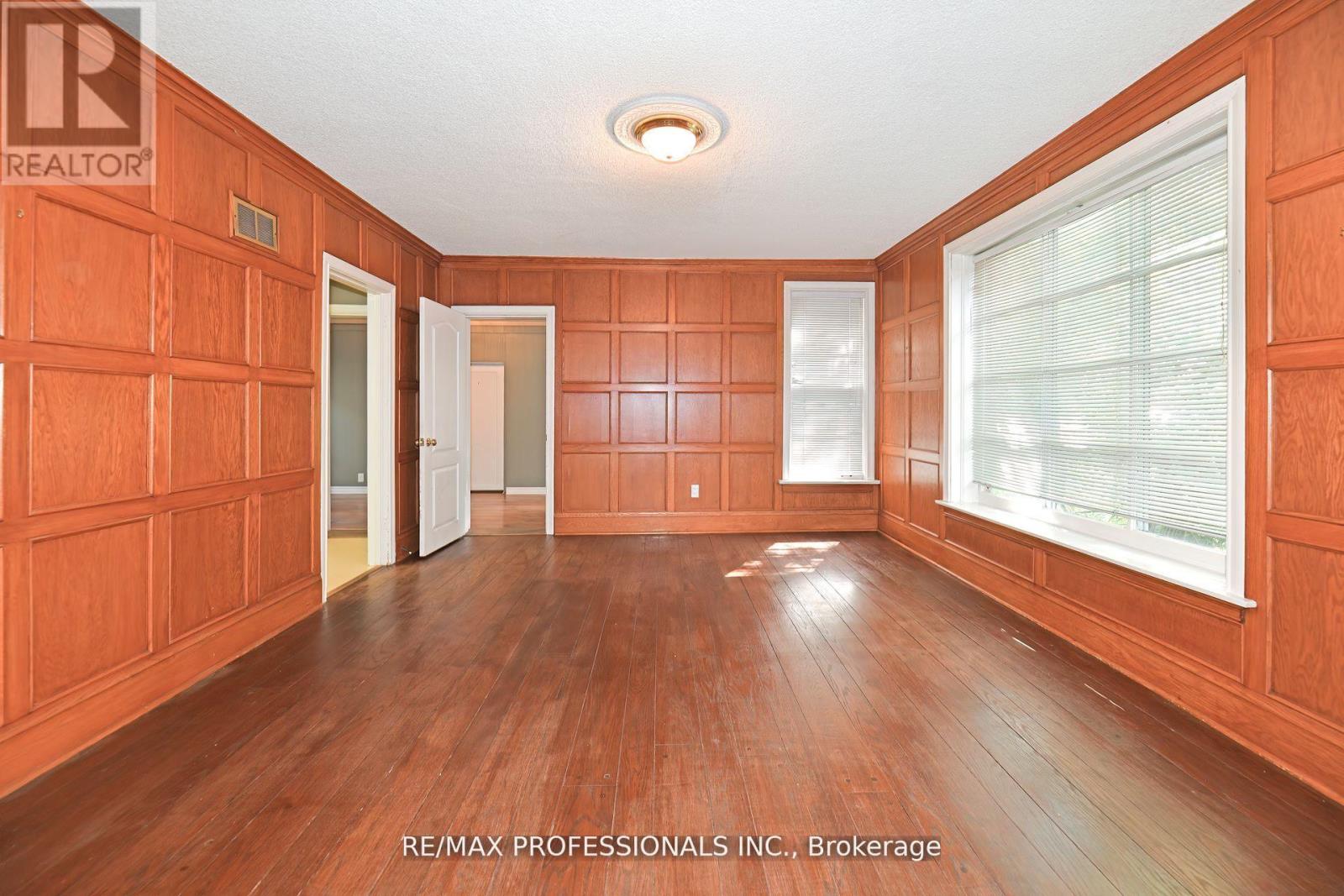 1161 Royal York Road, Toronto, Ontario  M9A 4B2 - Photo 5 - W12718522