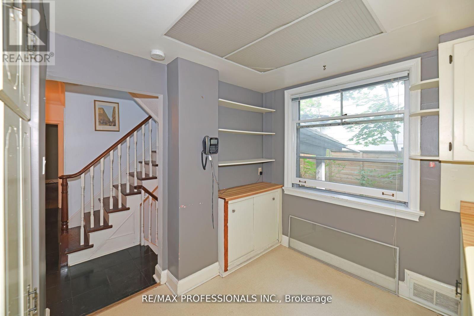 1161 Royal York Road, Toronto, Ontario  M9A 4B2 - Photo 8 - W12718522