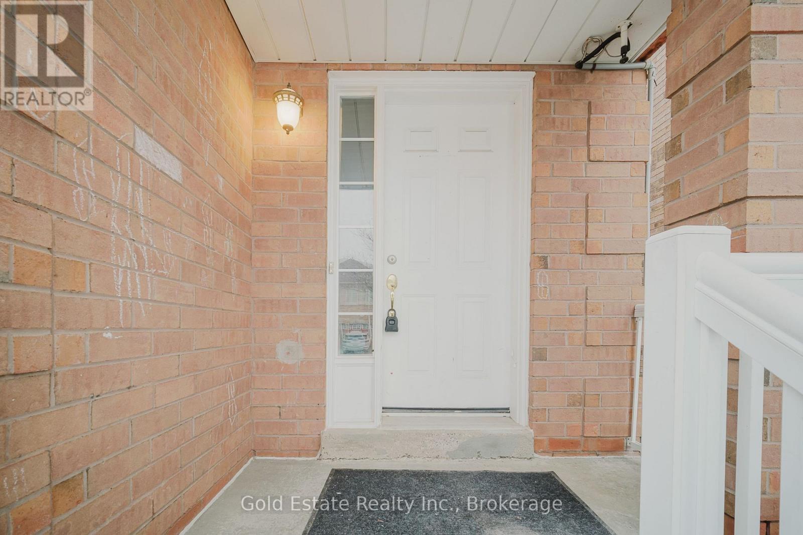 41 Wilmont Court, Brampton, Ontario  L6X 4Z4 - Photo 4 - W12718540