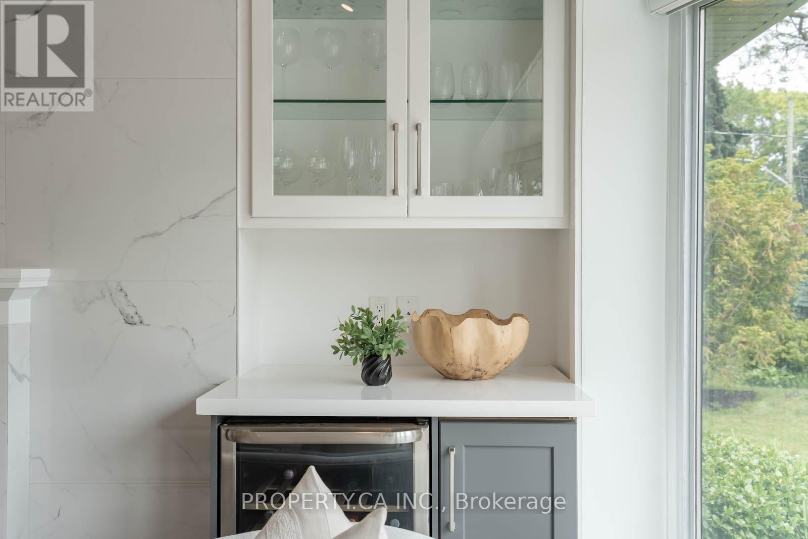 1533 Rometown Drive, Mississauga, Ontario  L5E 2T8 - Photo 11 - W12718604