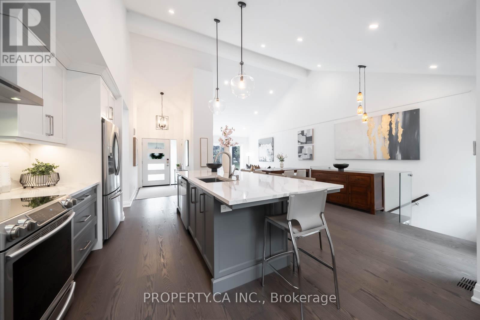 1533 Rometown Drive, Mississauga, Ontario  L5E 2T8 - Photo 5 - W12718604