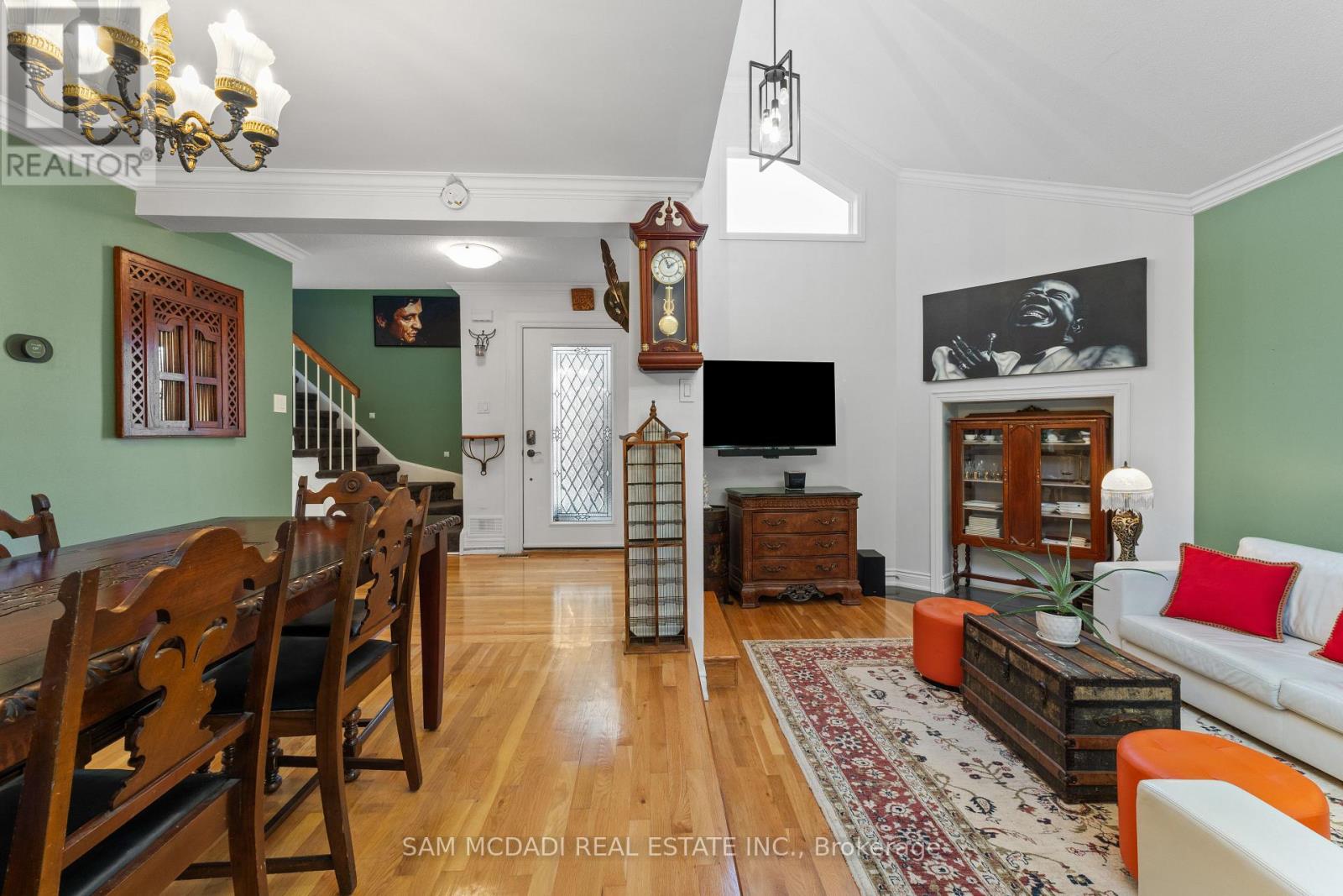 7 Pierpont Place, Mississauga, Ontario  L5N 5V1 - Photo 2 - W12718610