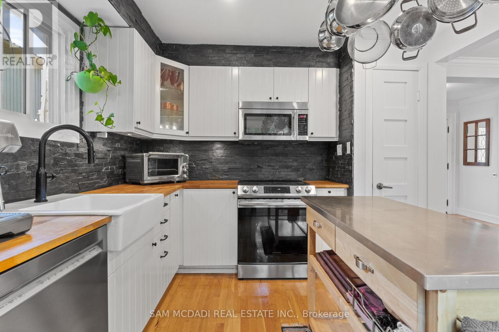 7 Pierpont Place, Mississauga, Ontario  L5N 5V1 - Photo 6 - W12718610