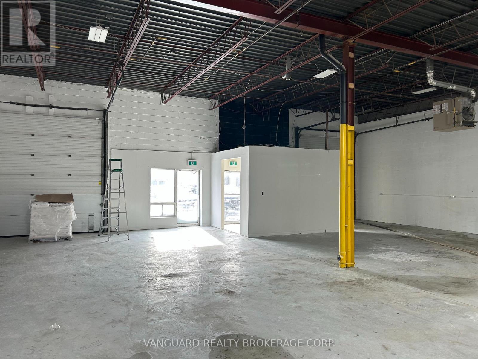 4-5 - 151 Norfinch Avenue, Toronto, Ontario  M3N 1Y2 - Photo 3 - W12718680