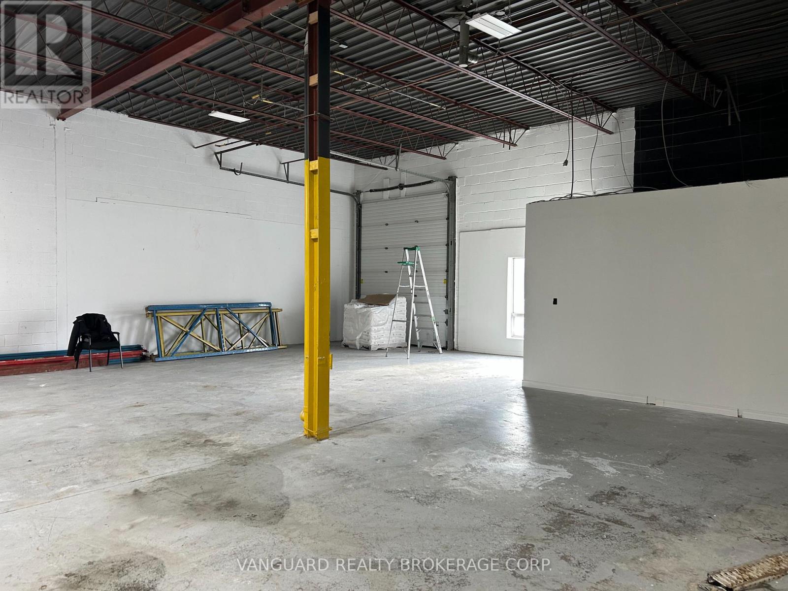 4-5 - 151 Norfinch Avenue, Toronto, Ontario  M3N 1Y2 - Photo 4 - W12718680