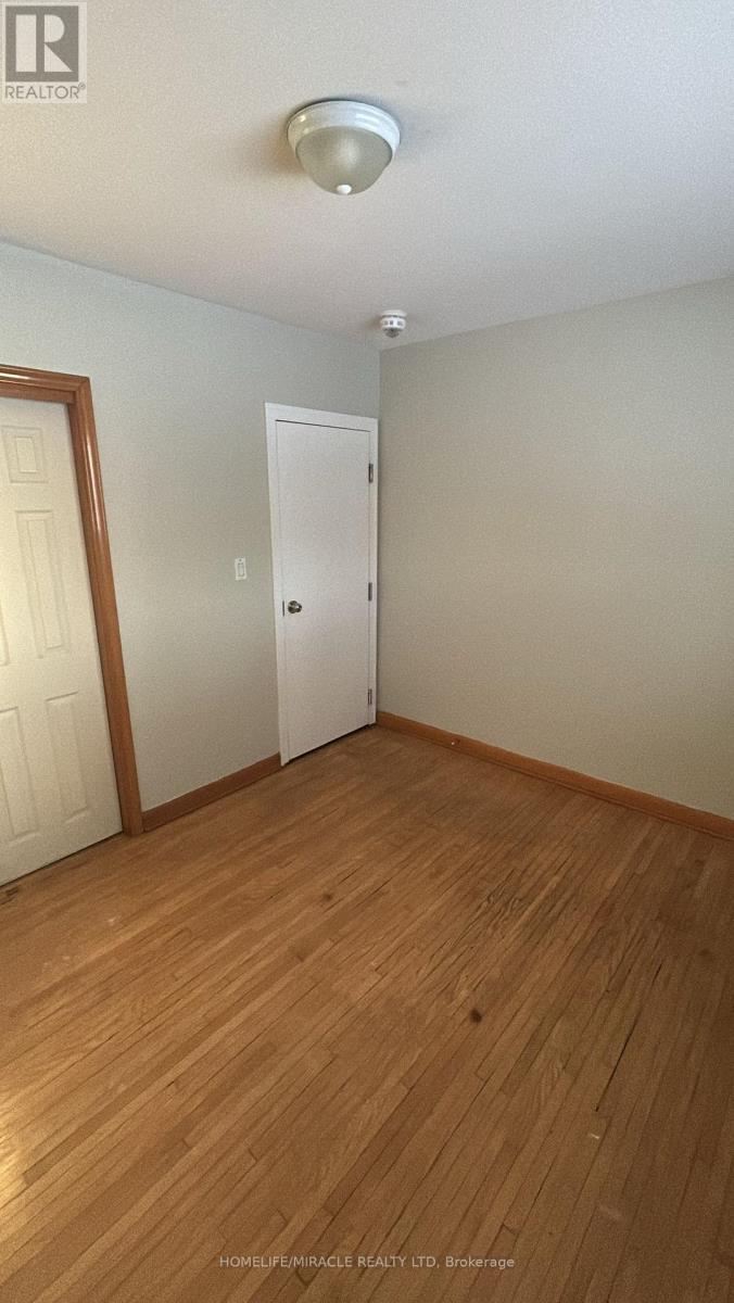 Upper - 26 Glengarry Road, St. Catharines, Ontario  L2T 2V2 - Photo 8 - X12718660