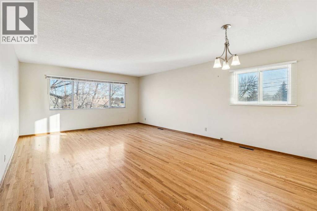 111 27 Avenue Nw, Calgary, Alberta  T2M 2H3 - Photo 4 - A2279499