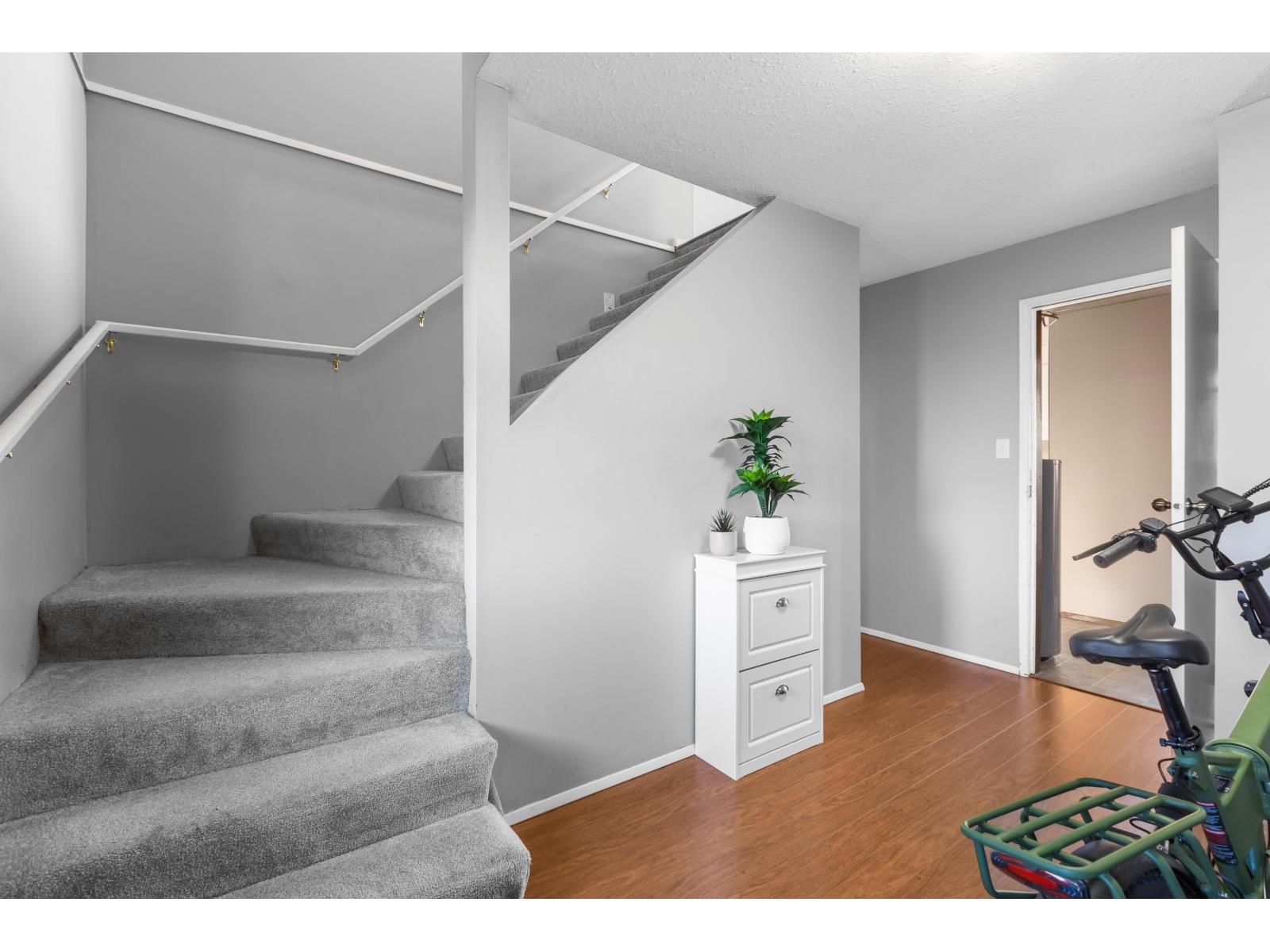 31974 Charlotte Avenue, Abbotsford, British Columbia  V2T 4K8 - Photo 5 - R3080845