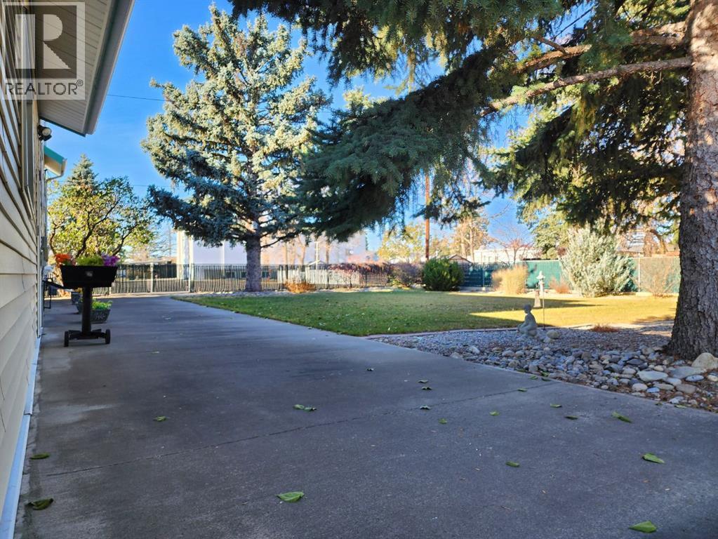 112 43 Avenue W, Claresholm, Alberta  T0L 0T0 - Photo 39 - A2273845