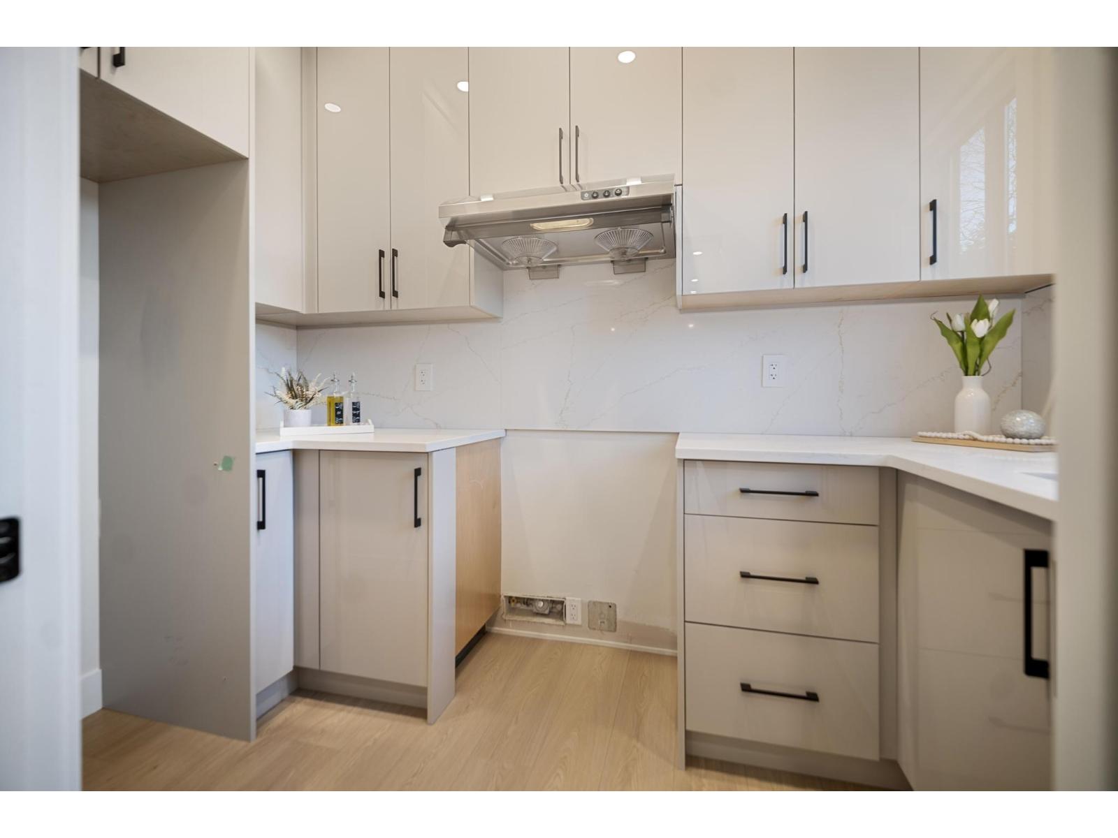 14206 North Bluff Road, White Rock, British Columbia  V4B 3C4 - Photo 15 - R3057701