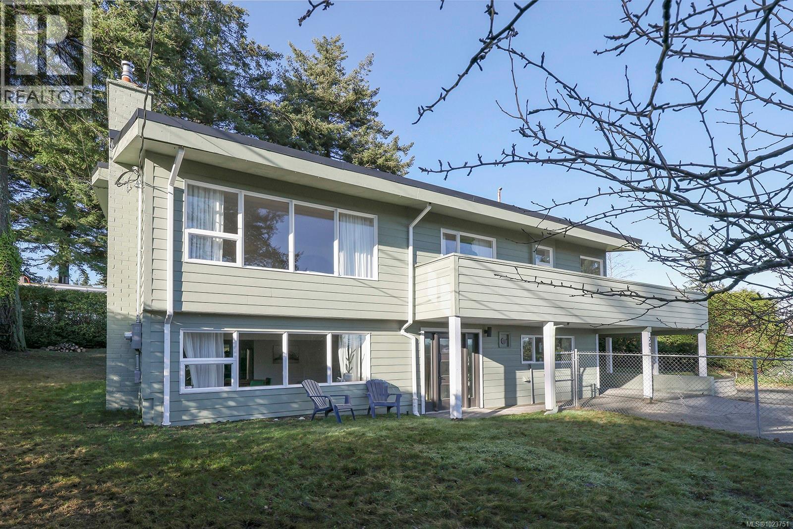 201 Mccarthy St, Campbell River, British Columbia  V9W 2R4 - Photo 2 - 1023751