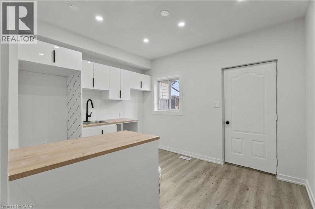 246 Mary Street, Hamilton, Ontario  L8L 4W1 - Photo 2 - 40788362