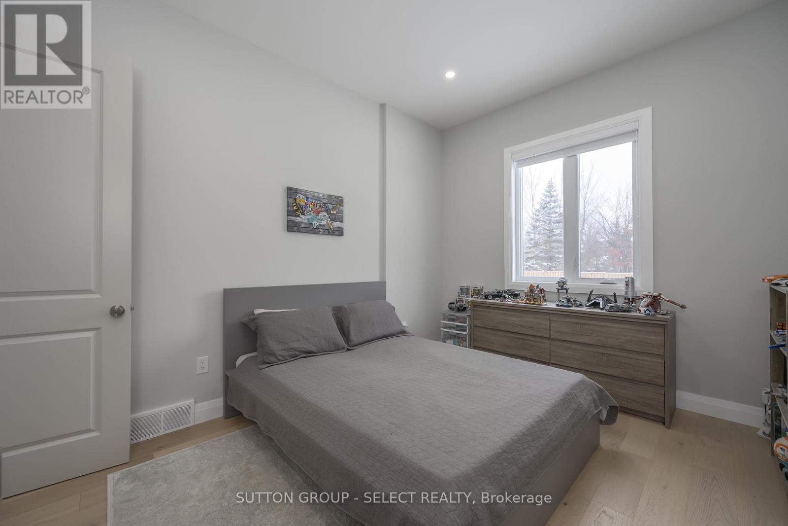 97 Simcoe Avenue, Middlesex Centre, Ontario  N0L 1R0 - Photo 31 - X12718690