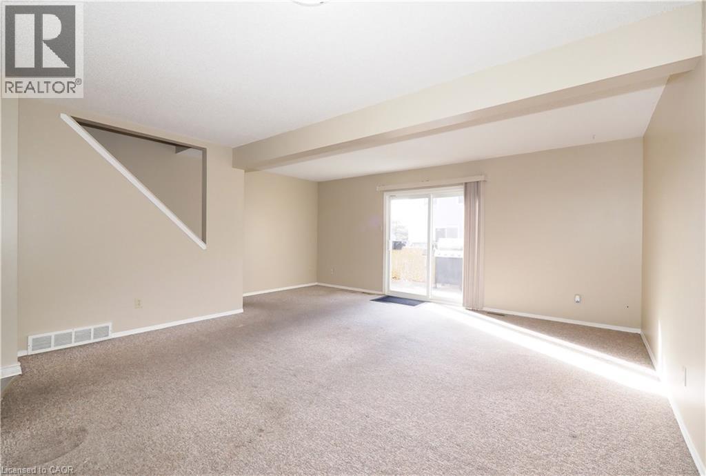 255 Northlake Drive Unit# 27, Waterloo, Ontario  N2V 1Z2 - Photo 3 - 40799507