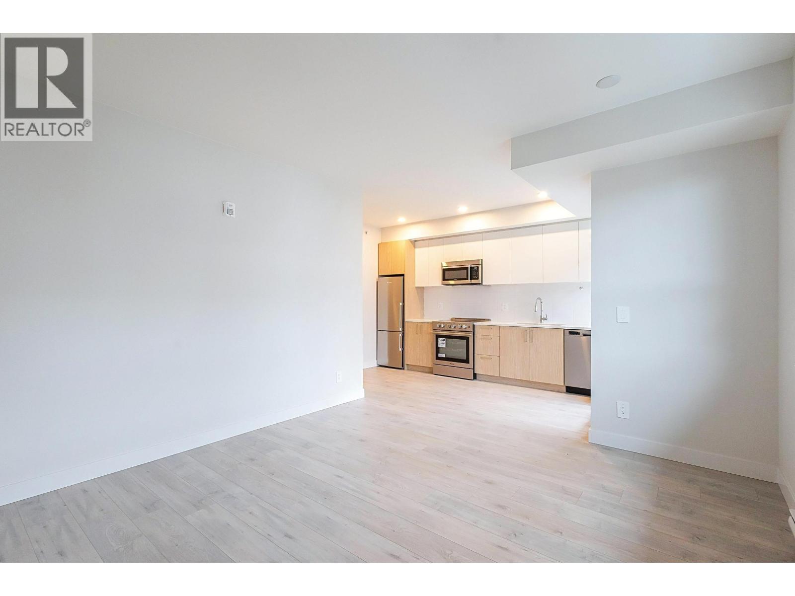 406 5535 Hastings Street, Burnaby, British Columbia  V5B 1R2 - Photo 4 - R3081982