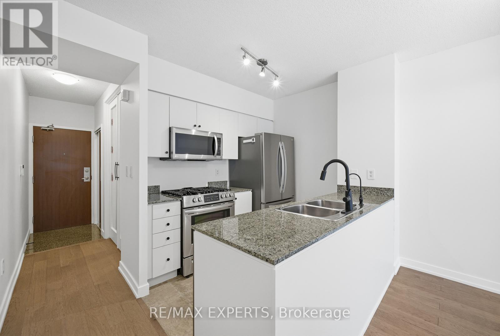 3202 - 35 Mariner Terrace, Toronto, Ontario  M5V 3V9 - Photo 4 - C12718742
