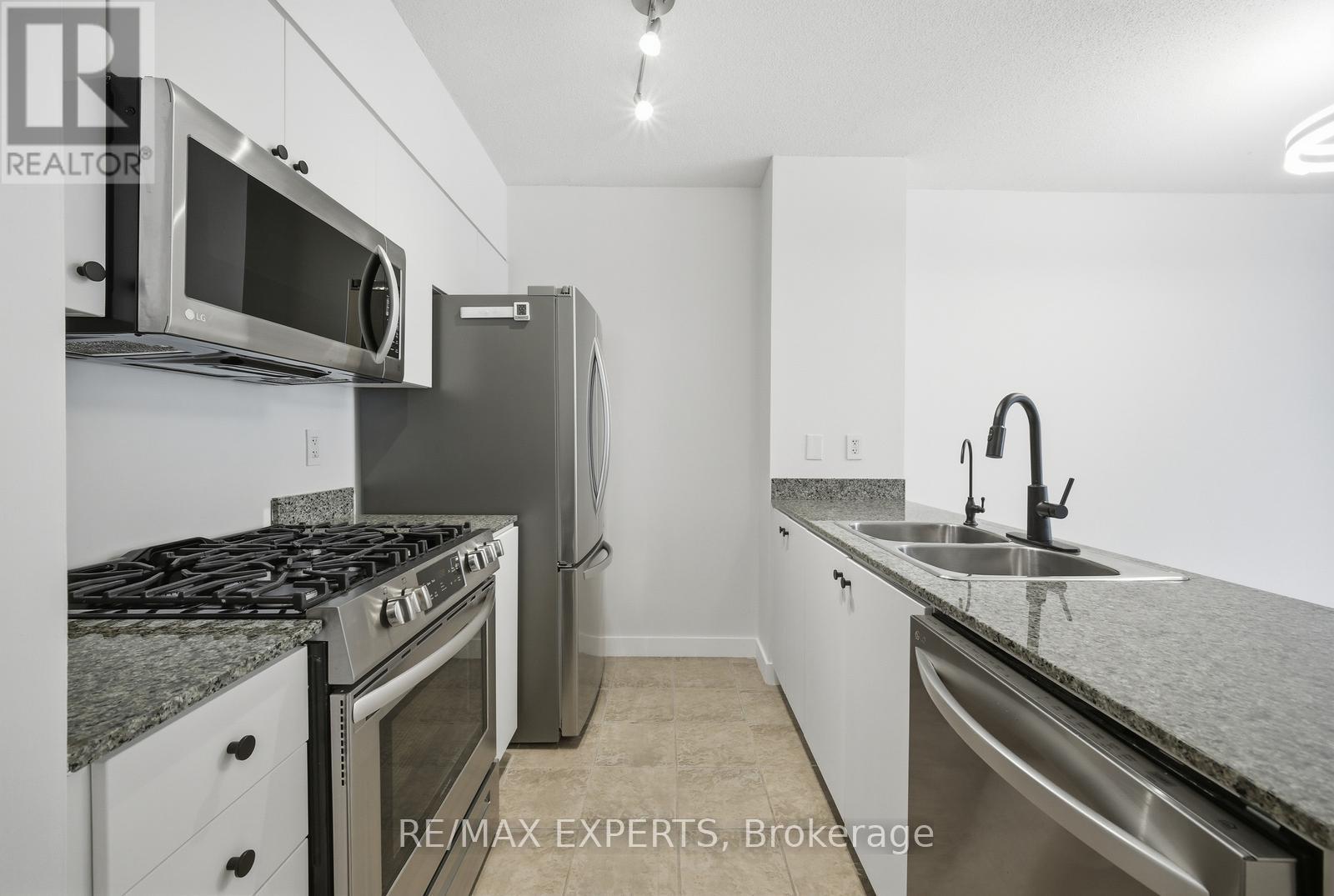 3202 - 35 Mariner Terrace, Toronto, Ontario  M5V 3V9 - Photo 6 - C12718742
