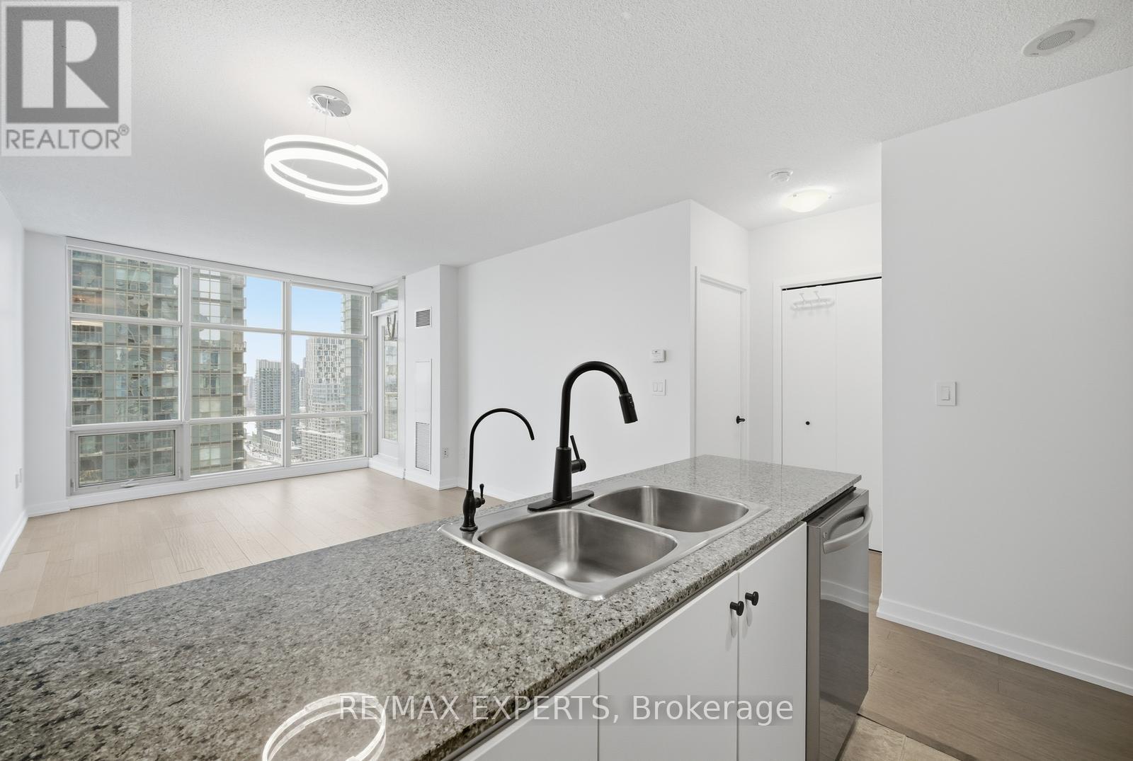 3202 - 35 Mariner Terrace, Toronto, Ontario  M5V 3V9 - Photo 7 - C12718742